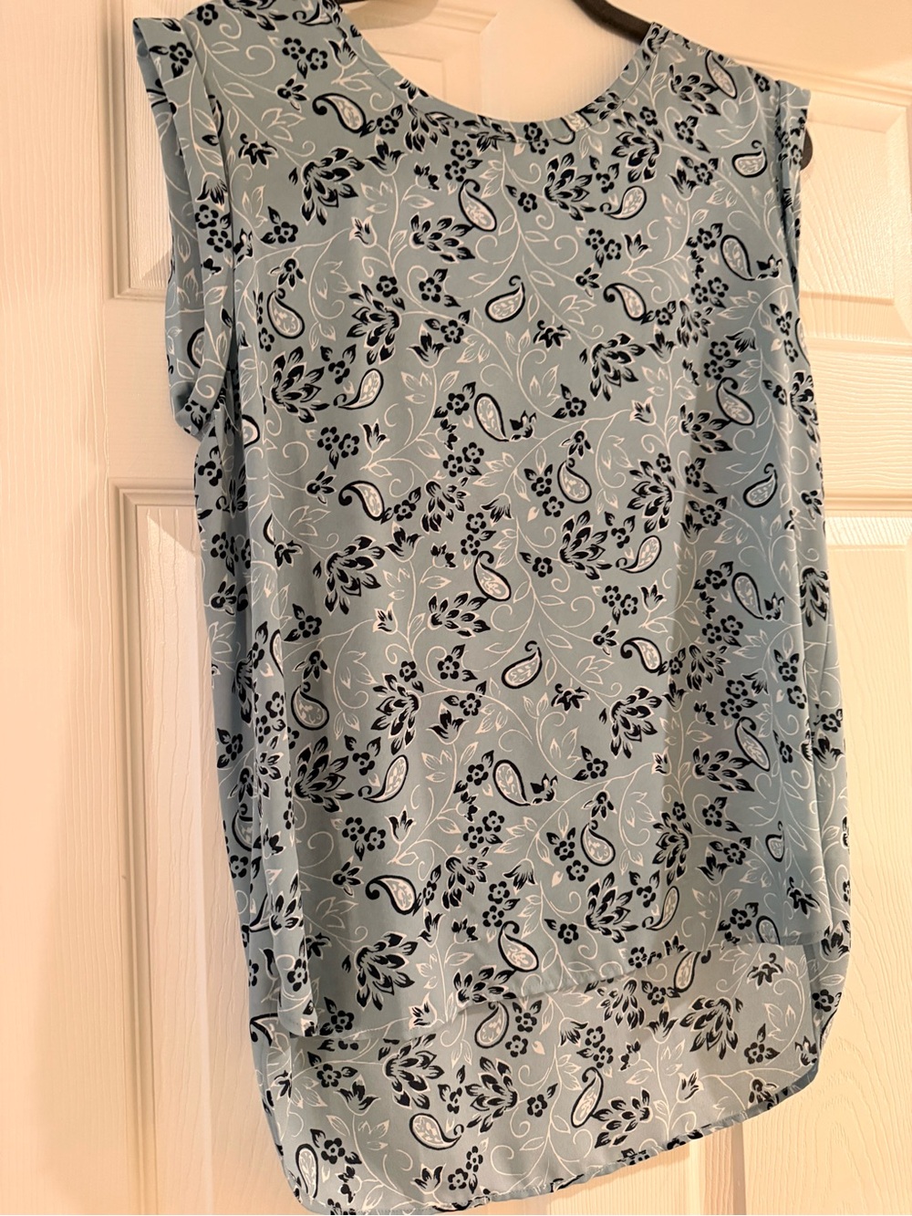 Ann Taylor Light Blue Paisley & Floral Sleeveless Blouse